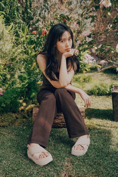 Ko Minsi Unveils Retro-Inspired Looks with Scholl