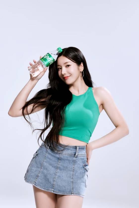 Kwon Eunbi Stuns in Refreshing Green Look